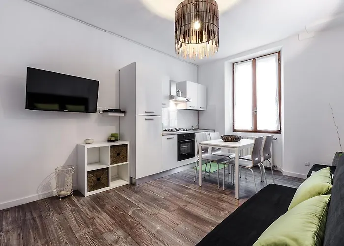 Stayeasy Fara12 - Central Station & Downtown Walking Distance
